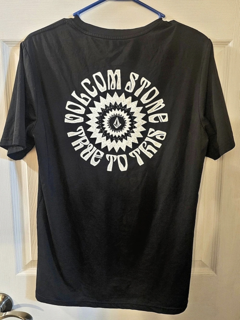 Volcom Black Short Sleeve Tee Size Medium Like New